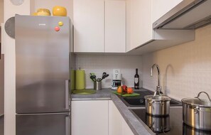 Refrigerador, horno, placa de cocina, lavavajillas