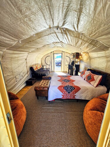 Grand Arcady-4 Seasons Glamping Tent, Queen Bed, Grill, Fridge, Water + Wifi