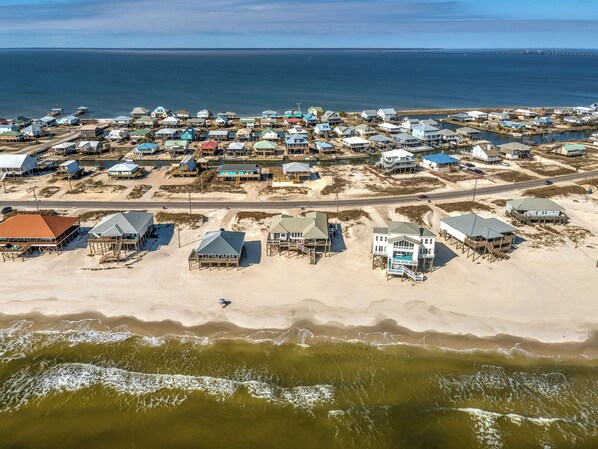 Beach nearby - Canal Front home with POOL (Dauphin Island)