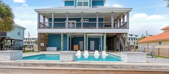 4 Bedroom Bay Front Home with Private Pool