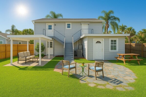 Outdoor dining - Large Top Floor Lookout (St. Petersburg)