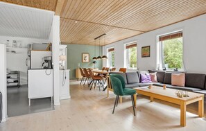 Interior - 4 bedroom amazing home in østermarie (Østermarie)
