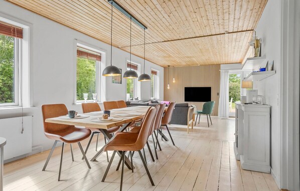 Dining - 4 bedroom amazing home in østermarie (Østermarie)