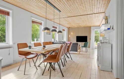 4 bedroom amazing home in østermarie