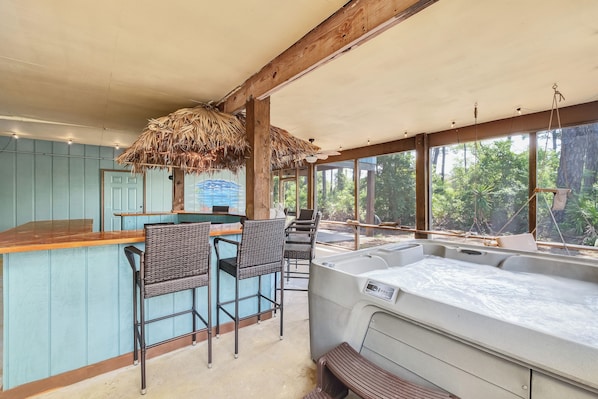 Indoor spa tub - Large 3 Story Home in the pines of the East End (Dauphin Island)