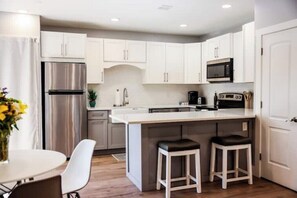 Private kitchen - Tranquility Bungalow by the Beach w/Pool & Hot Tub (Pompano Beach)