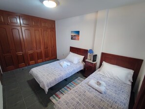 1 habitación, tabla de planchar con plancha, wifi y ropa de cama 