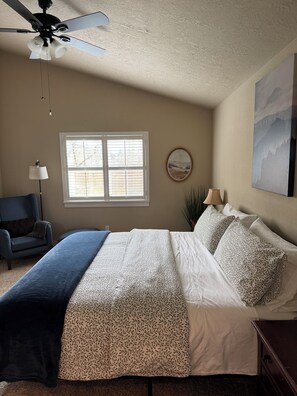 3 bedrooms, desk, iron/ironing board, WiFi