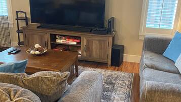 Smart TV, libri, stampante