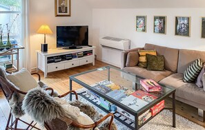 Fireplace - 3 bedroom amazing home in Højby (Højby)