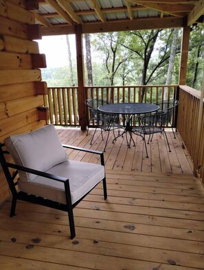 Outdoor dining - Pinhoti Ridge Retreat Cabin 2, Skyline (Talladega)