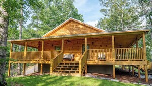 A wooden cabin with a covered porch and a front deck, surrounded by trees. - Pinhoti Ridge Retreat Cabin 2, Skyline (Talladega)