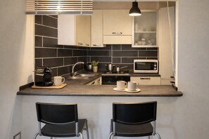Microwave, oven, stovetop, coffee/tea maker