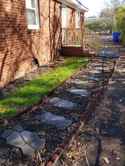 Close to everything-Centrally located to downtown, coliseum, hospital, & stadium