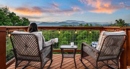 The Overlook — Tiny Home with Open Mountain Views