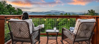 The Overlook — Tiny Home with Open Mountain Views