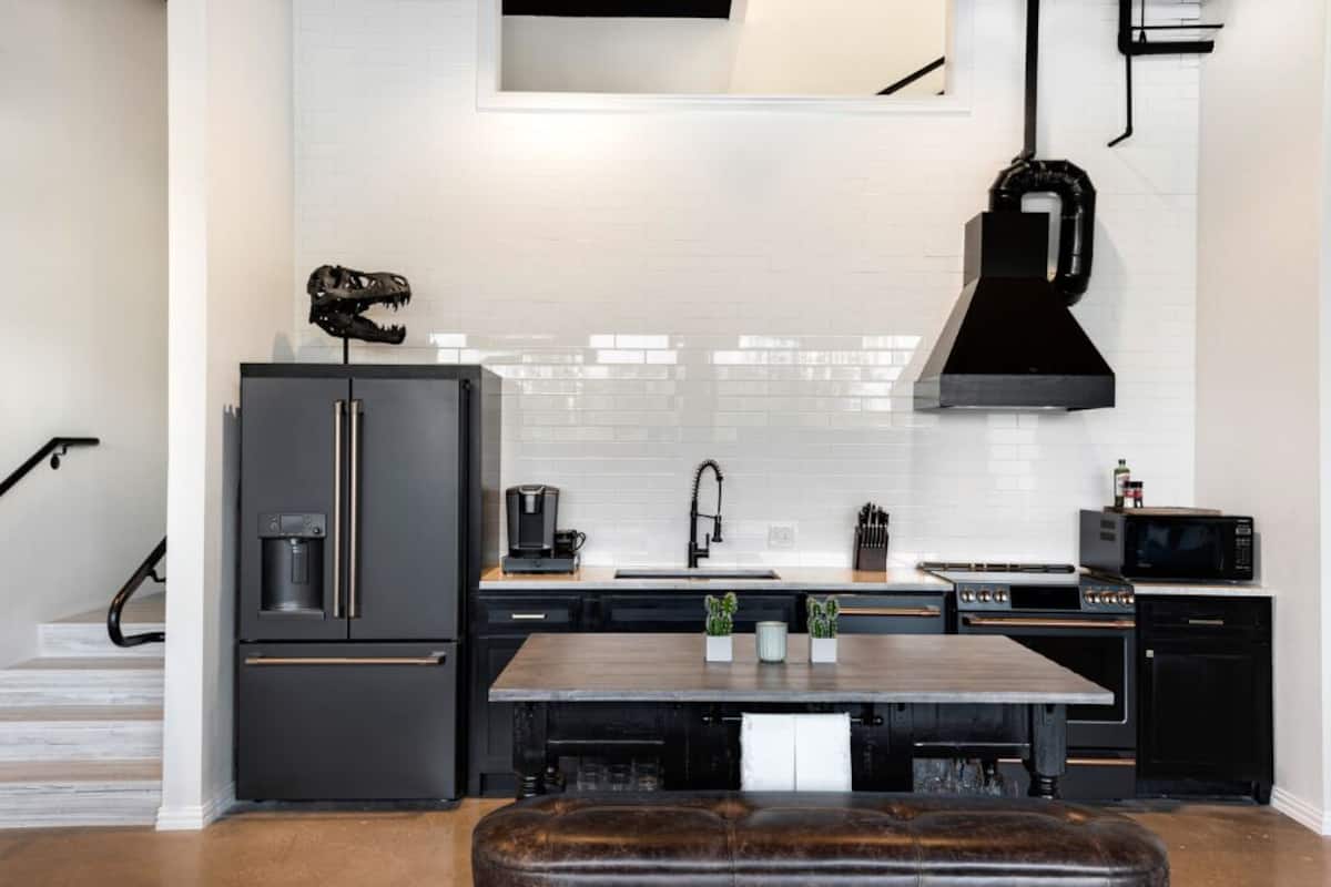 (Unit 1) Inn Cahoots on 6th: 5BR/13Beds - Pool, Rooftop, Garden Bars, Walk to Everything! | Private kitchen | Espresso maker, coffee/tea maker
