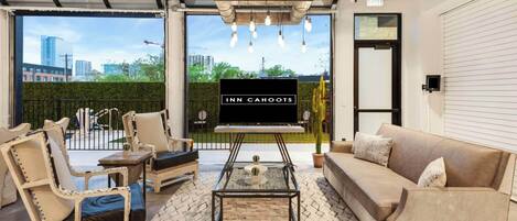 6th Street Home Pool/Roof Deck (U1) | Premium bedding, Tempur-Pedic beds, minibar, individually decorated