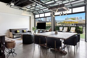 وحدة سكنية متصلة حصرية | منطقة المعيشة | تلفزيون ذكي، أجهزة آي باد، خدمات بث