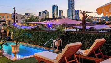 Outdoor pool, free pool cabanas, pool loungers