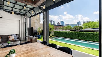 (Unit 2) Inn Cahoots on 6th: 5BR/13BedsPool, Rooftop, Garden Bars, Walk to Everything! | View from room