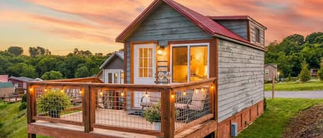 المنشأة من الخارج