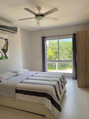 2 slaapkamers, een strijkplank/strijkijzer, wifi, beddengoed