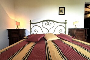 2 chambres, fer et planche à repasser, Wi-Fi, literie fournie