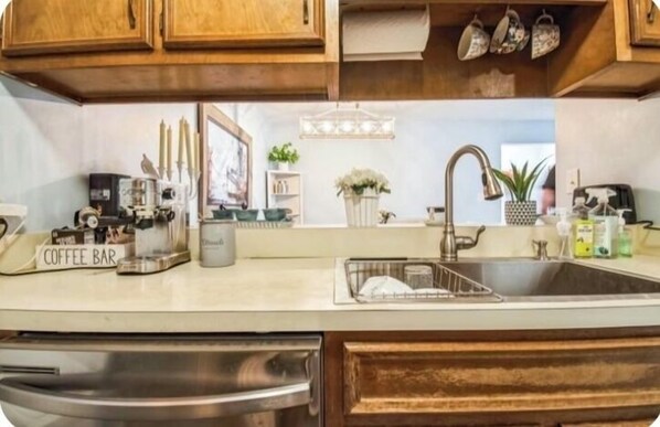 Private kitchen - Charming 2-bedroom condo in Myrtle Beach within Walking Distance to Beach (Myrtle Beach)