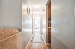 Interior - Charming 2-bedroom condo in Myrtle Beach within Walking Distance to Beach (Myrtle Beach)