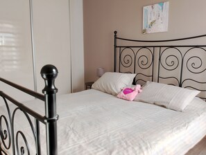 2 bedrooms, WiFi, bed sheets