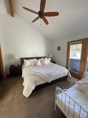 3 bedrooms, iron/ironing board, WiFi, bed sheets