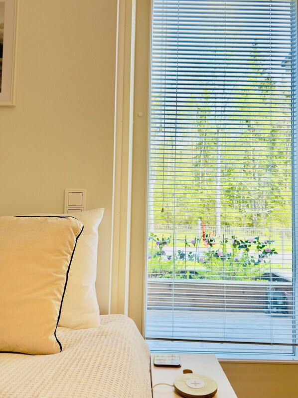 Iron/ironing board, WiFi, bed sheets, wheelchair access