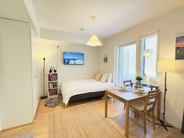 Iron/ironing board, WiFi, bed sheets, wheelchair access