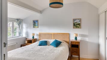 7 bedrooms, travel cot, free WiFi, bed sheets