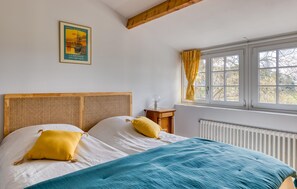 7 bedrooms, travel cot, free WiFi, bed sheets - Pet friendly home in Baron-sur-Odon (Baron-sur-Odon)