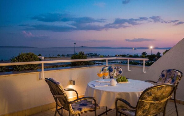 Outdoor dining - 3 bedroom beautiful apartment in Split (Split)