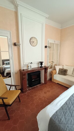 4 makuuhuonetta, vauvan matkasänky, Wi-Fi, vuodevaatteet