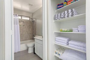 Toallas y papel de baño