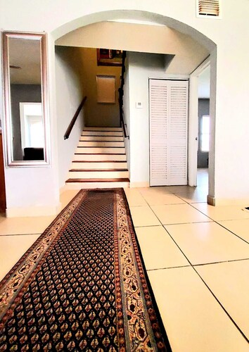 Spacious & Expansive Miami Home With Free Parking