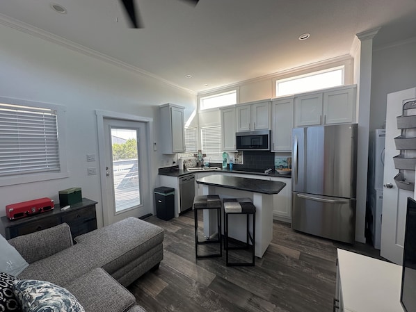 Micro-ondes, plaque de cuisson, lave-vaisselle