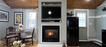 Charming 1-bedroom house - 2beds - in delightful Hanover with WiFi, AC