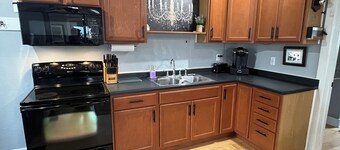 Charming 1-bedroom house - 2beds - in delightful Hanover with WiFi, AC
