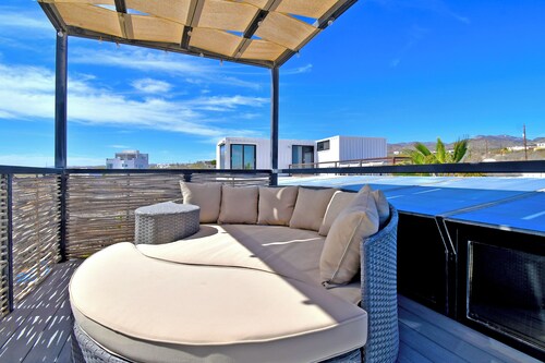 Unique modern repurposed shipping container home. 250mb+  WiFi with Starlink backup.  Lounge in a hammock or day bed on one deck or teak furniture w/ firepit on the other.  Store gear in a large secure guest locker.  Free use of SUPs and beach toys.