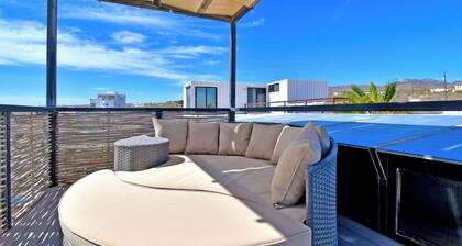 2 br,1 bath modern repurposed shipping container home. Enjoy fast 250mb Telmex internet with Starlink backup. Guest storage for diving & kiting/winging gear.  Enjoy streaming YouTube TV in each room & complimentary use of inflatable SUPs & beach toys