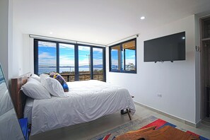 2 bedrooms, desk, iron/ironing board, travel crib - Unique modern repurposed shipping container home. 250mb+  WiFi with Starlink backup.  Lounge in a hammock or day bed on one deck or teak furniture w/ firepit on the other.  Store gear in a large secure guest locker.  Free use of SUPs and beach toys. (El Sargento)