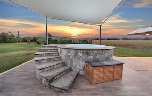 Outdoor spa tub - Nice home in Castiglione in Teverin (Castiglione in Teverin)