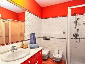 Bathroom - Global Aviles - By Global Rental Holidays 29593 (Javea)