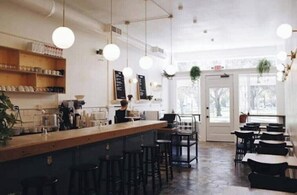 Dining - Round Lake Retreat (St. Petersburg)