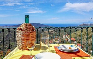 Outdoor dining - Amazing home in Frazione Cosentini (Frazione Cosentini)